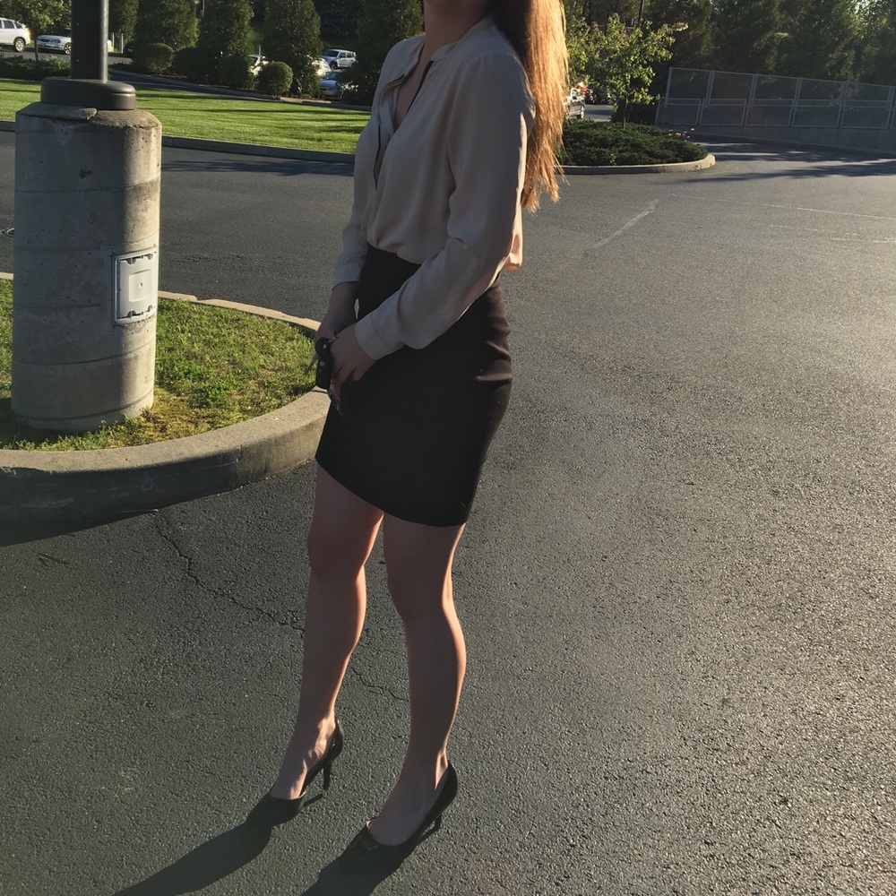 Classic black pencil skirt!